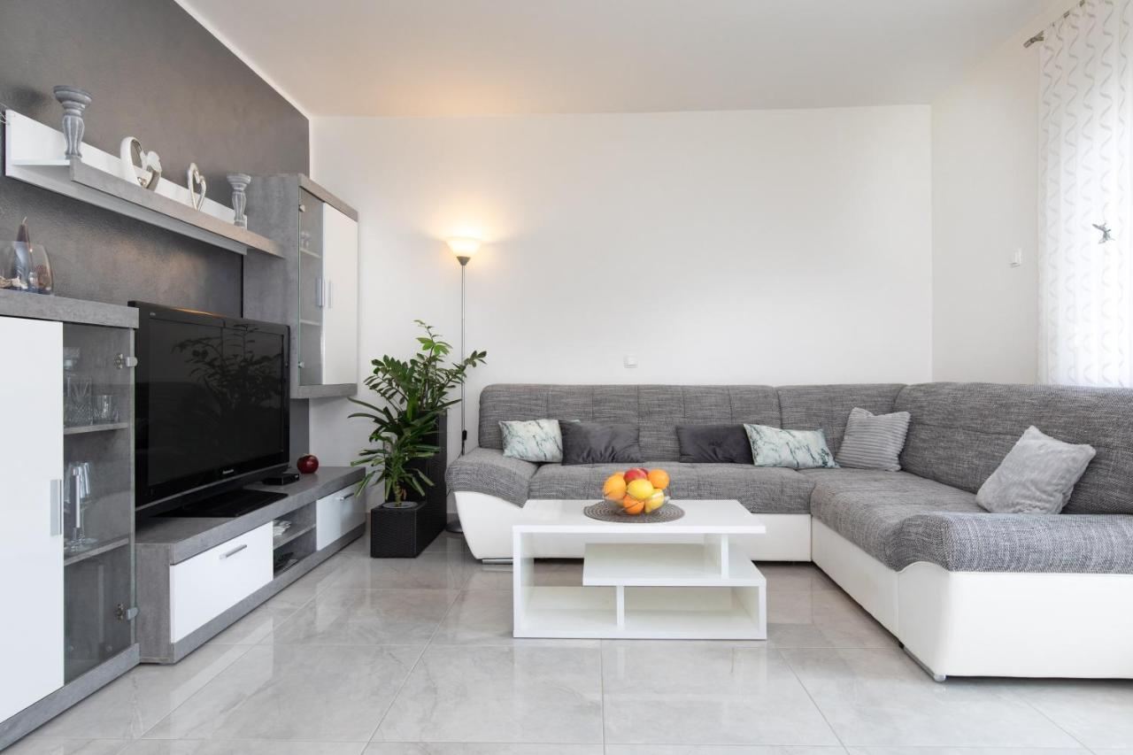 Villa Nina Baska Экстерьер фото